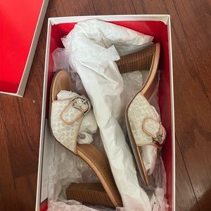Coach Daryn mini logo sandals size 8 medium